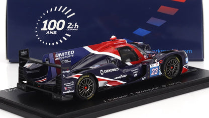 Modello in scala della macchina da corsa Le Mans n. 23 della United Autosports con i loghi degli sponsor, in primo piano su Vroomi.