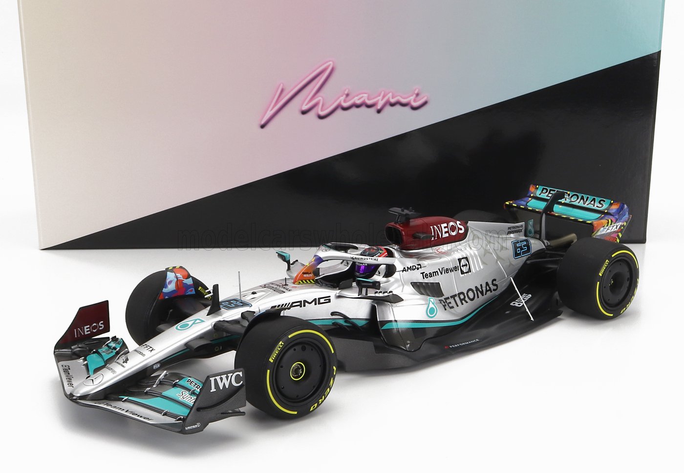 Modellino Mercedes AMG Formula 1 Miami GP con alettone posteriore colorato, disponibile sulla piattaforma Vroomi.