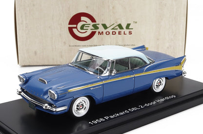 Modellino dettagliato della Packard 58L 2 porte Hardtop del 1958 in blu e bianco, disponibile su Vroomi.