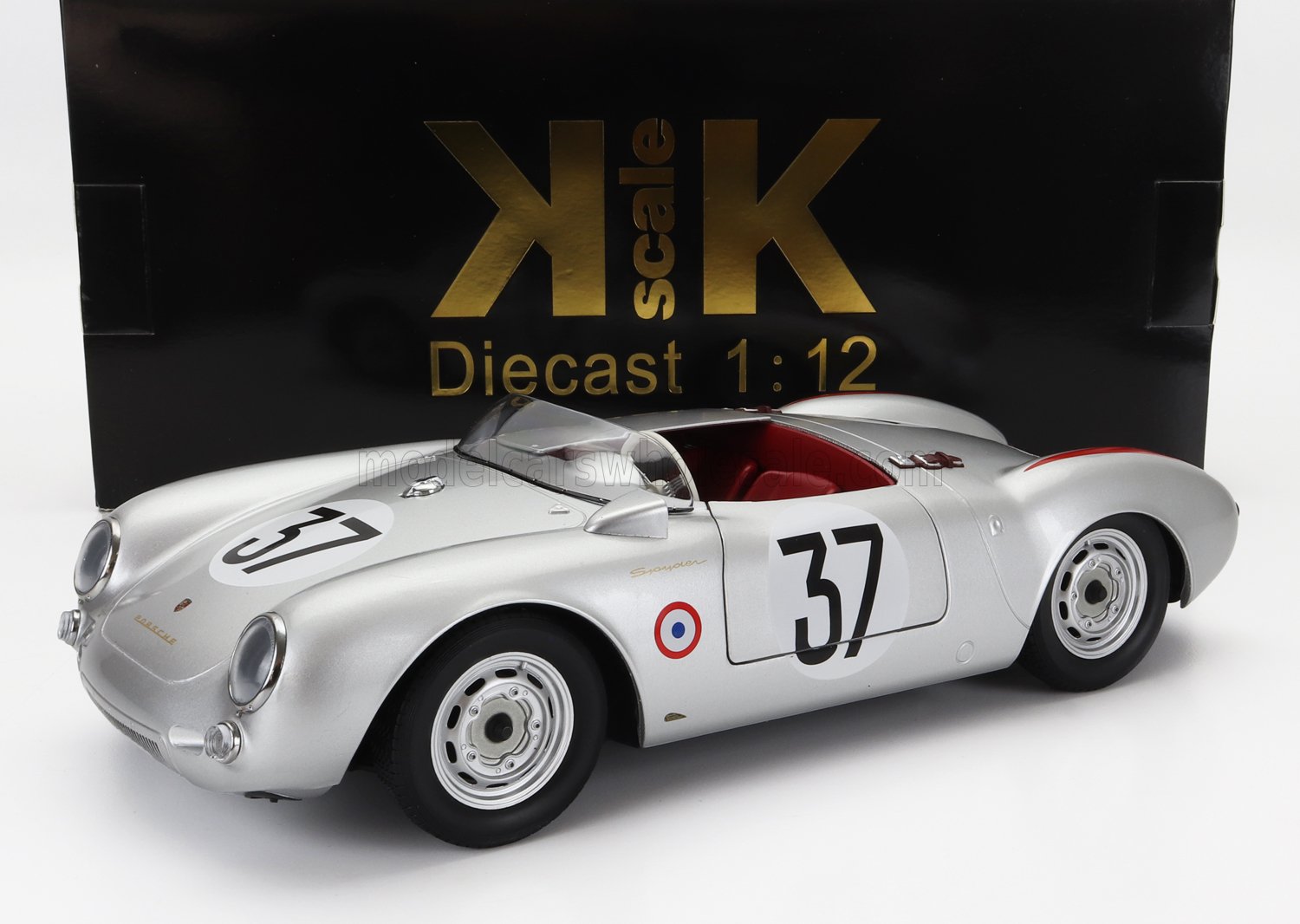 Modellino Porsche Spyder in scala 1:12 color argento con numero 37, disponibile sulla piattaforma Vroomi.