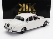 Modellino in scala di Jaguar V8 classica bianca con dettagli cromati, disponibile su Vroomi.