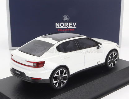 Modellino di auto Polestar 2 bianco su espositore con sfondo Norev Collectors, disponibile su Vroomi.