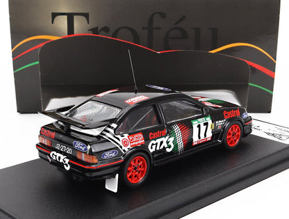 Modellino di auto da corsa Ford GT nera con adesivi Castrol GTX3, ruote rosse, numero 17, disponibile su Vroomi.