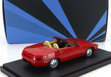 Modellino di Porsche 914 cabriolet rossa con interni beige esposto su un supporto, disponibile tramite Vroomi.