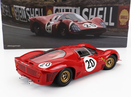 Modello di auto da corsa Ferrari 330 P4 rossa con il numero 20, super dettagliato e disponibile su Vroomi.