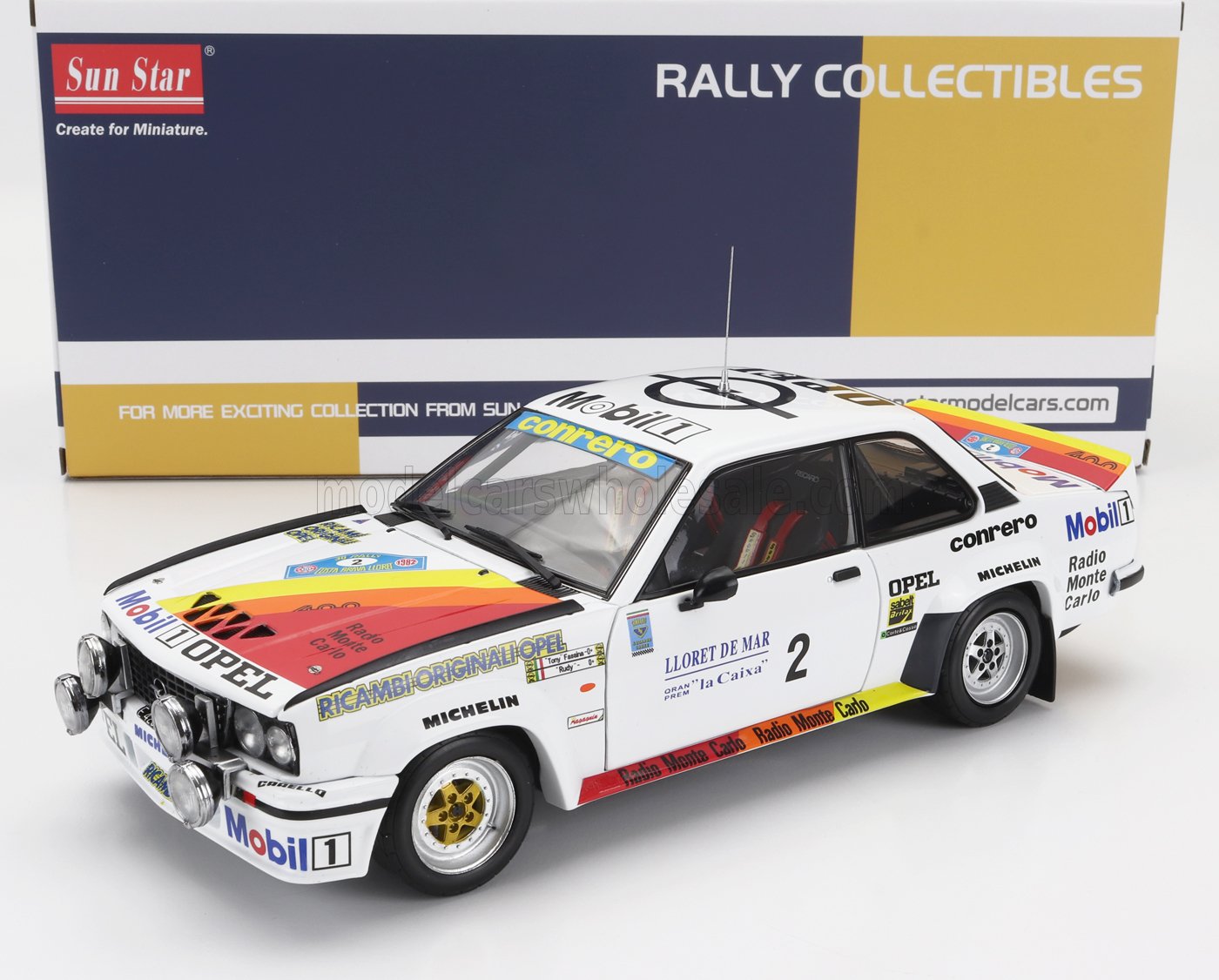 Modellino in scala 1/18 dell'auto da rally Opel con adesivi degli sponsor, disponibile per i collezionisti su Vroomi.