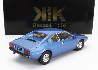 Modellino Ferrari 208 GT4 in scala 1:18, blu, in metallo pressofuso, con scatola nera della KK Scale, ora disponibile su Vroomi.