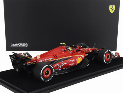 Modellino di Ferrari 2023 F1 rossa con adesivi da corsa, esposto su un supporto nero, disponibile tramite Vroomi.