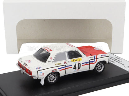 Modello di auto da corsa Rallye TAP Paris vintage bianca 40 con tetto rosso e adesivi degli sponsor, mostrata su un espositore, in vendita su Vroomi.