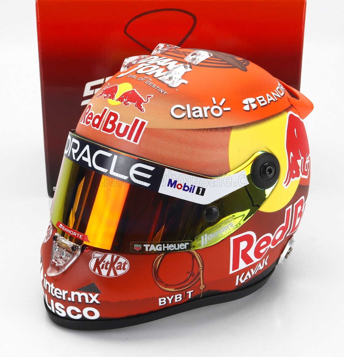 Casco Red Bull con design arancione e giallo, con i loghi degli sponsor, disponibile su Vroomi.