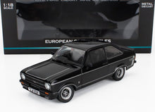 Modellino in scala 1/18 di Ford Escort MkII nera, replica da collezione disponibile da Vroomi.