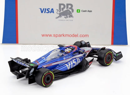 Modellino di auto Red Bull Uno blu con i marchi VISA e Cash App, disponibile sulla piattaforma Vroomi.