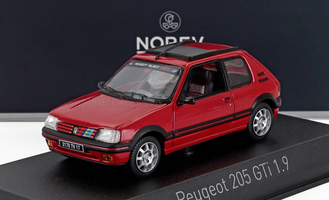 Modellino di Peugeot 205 GTi 1.9 rossa con finiture nere su un supporto, disponibile su Vroomi.