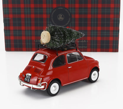 Modellino di auto vintage rossa con un alberello di Natale sul portapacchi, in una confezione regalo tartan, disponibile su Vroomi.