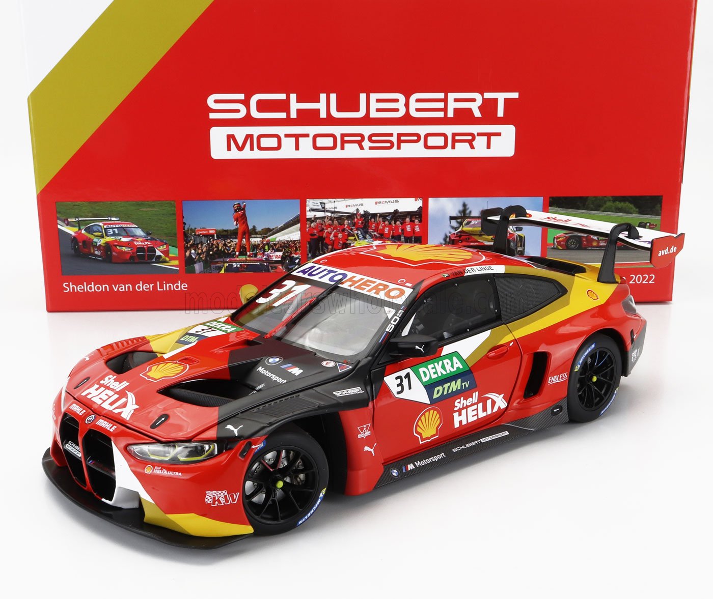 Modello di auto da corsa Shell Helix BMW M4 DTM rossa e gialla 31 della Schubert Motorsport disponibile su Vroomi