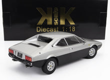 Modellino in scala 1:18 della Ferrari 308 GT4 in argento e nero, con confezione KK Scale, disponibile anche su Vroomi.