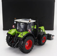 Modello di trattore Claas in scala 1/18 con carrozzeria verde e ruote rosse, un modellino da collezione super dettagliato in metallo pressofuso che puoi trovare da Vroomi.