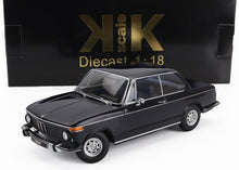 Modellino in scala 1:18 della BMW 1502 nera con dettagli super curati, disponibile su Vroomi.
