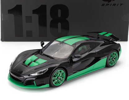 Modello in scala 1:18 di un'auto sportiva nera e verde con strisce da corsa e cerchi dettagliati, disponibile su Vroomi.