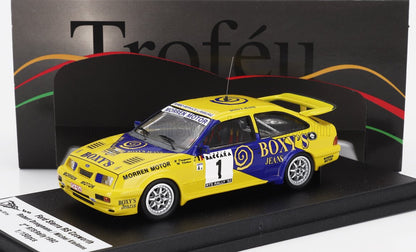 Modellino di auto da rally Ford Sierra RS Cosworth in scala 1/43, livrea gialla e blu, da collezione, disponibile online.