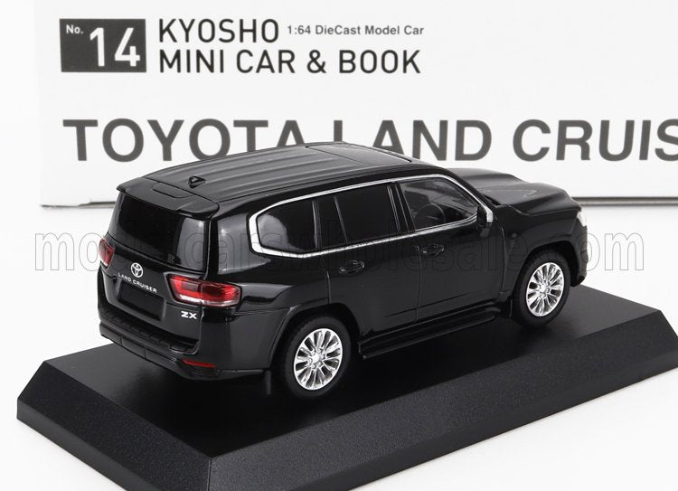 Modellino Kyosho Toyota Land Cruiser ZX in scala 1:64, colore nero, su base espositiva, disponibile su Vroomi.