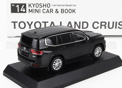 Modellino Kyosho Toyota Land Cruiser ZX in scala 1:64, colore nero, su base espositiva, disponibile su Vroomi.