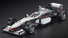 McLAREN - F1  MERCEDES MP4/13 N 8 VINCITORE DEL CAMPIONATO MONDIALE GP DEL GIAPPONE (con figurina del pilota) 1998 MIKA HAKKINEN - ARGENTO NERO