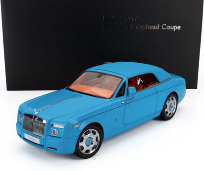 Modellino di Rolls-Royce Phantom Drophead Coupé blu con interni arancioni, disponibile su Vroomi.