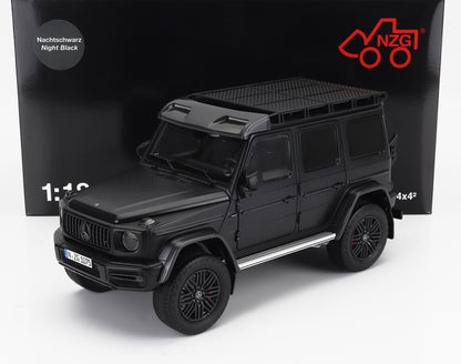 Modello SUV Mercedes Classe G in scala 1:18 nero opaco con portapacchi disponibile su Vroomi.