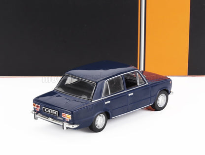 Modello di auto d'epoca Lada blu con dettagli cromati su superficie bianca, disponibile sulla piattaforma Vroomi.