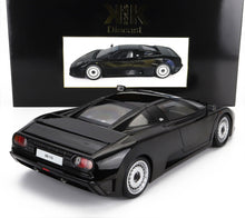 Modellino diecast Bugatti EB 110 nero esposto con confezione, disponibile sulla piattaforma Vroomi.