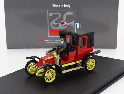 Modellino d'auto vintage rosso e giallo con figurina del pilota, bandiere americana e francese, esposto su base nera disponibile su Vroomi.