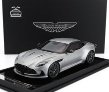 ASTON MARTIN - DB12 4.0L V8 COUPE 2023 - ARGENTO LAMPEGGANTE