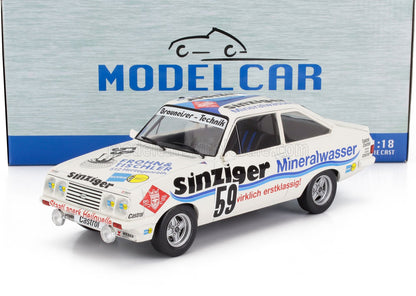 Modellino di auto da corsa Sinziger Mineralwasser in scala 1/18, bianco con adesivi degli sponsor, presentato su Vroomi.