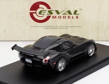 Esval Models in scala Esval Models Black Esval Models con spoiler posteriore e cerchi cromati in esposizione, disponibile su Vroomi.