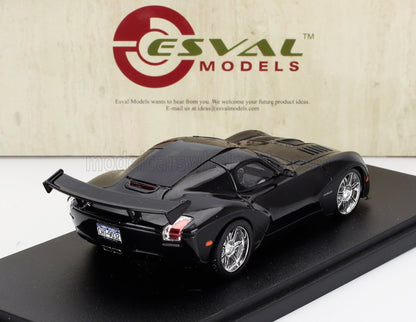Esval Models in scala Esval Models Black Esval Models con spoiler posteriore e cerchi cromati in esposizione, disponibile su Vroomi.