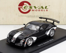Modellino di auto Devon GTX 2010 nero e argento su espositore di Esval Models, disponibile su Vroomi.