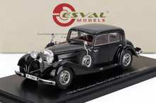 Modello Mercedes-Benz 540K W29 berlina quattro porte nera del 1936 in mostra, disponibile tramite Vroomi.