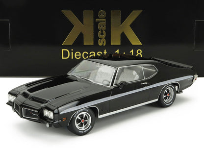 Modellino Pontiac GTO in scala 1:18 nero con striscia bianca, disponibile su Vroomi.