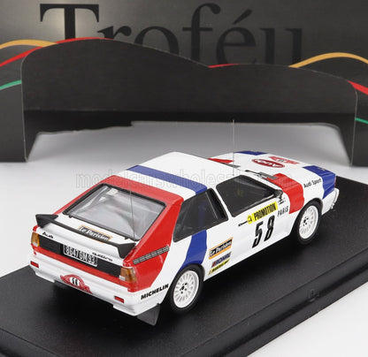 Modellino dell'auto da rally Audi Sport Quattro in rosso, bianco e blu con il numero 58, disponibile su Vroomi.