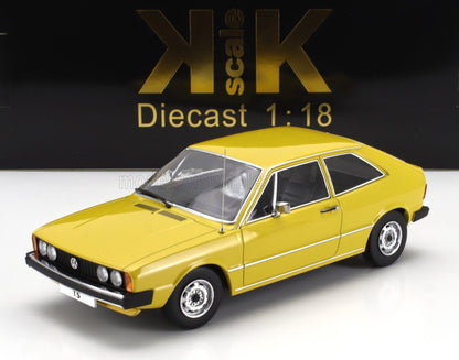Modellino Volkswagen in metallo pressofuso giallo in scala 1:18 con griglia nera, stile vintage disponibile su Vroomi.