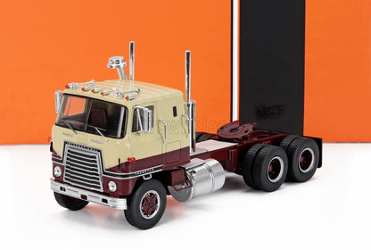 Modello di camion International in scala 1:43 nei colori crema e marrone rossiccio, disponibile su Vroomi.