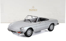 Modellino di Alfa Romeo Spider decappottabile color argento di Norev, disponibile su Vroomi