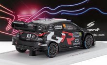 Modellino in bianco e nero dell'auto da rally Toyota Gazoo Racing con loghi rossi sulla base espositiva, disponibile su Vroomi.