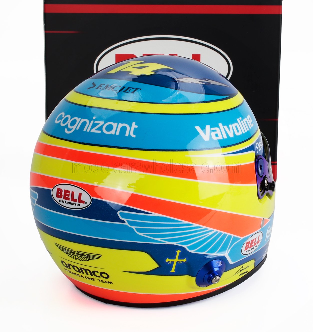 Casco da corsa colorato con i loghi degli sponsor Cognizant, Valvoline, Bell e Aramco, disponibile su Vroomi.
