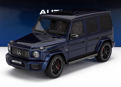 Modellino Mercedes AMG G63 blu scuro con badge V8 Biturbo e ruote super dettagliate, ora disponibile su Vroomi.