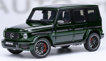 Mercedes AMG Classe G V8 Biturbo SUV verde scuro con cerchi neri e freni rossi, in vendita su Vroomi.