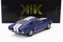 Modellino di Ford Mustang GT blu del 1968 con strisce bianche da corsa, disponibile su Vroomi.