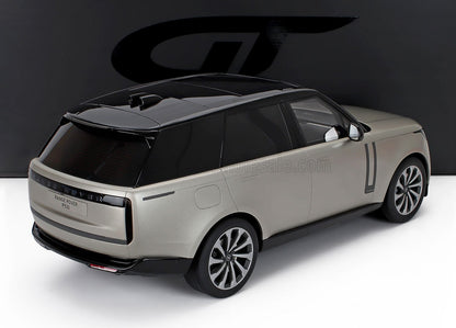 Modellino Range Rover in scala, color beige metallizzato con tetto nero, ruote dettagliate, disponibile su Vroomi.