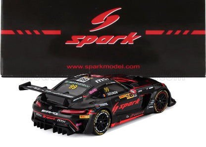 Modello di auto da corsa Mercedes AMG GT3 in scala 1/18 di colore nero con marchio Spark e adesivi dettagliati degli sponsor, disponibile su Vroomi.